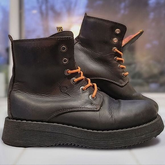 Vtg 90s Yellow Cab dark brown leather platform combat boots - Picture 3 of 15